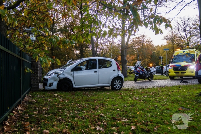 Vrachtwagen zorgt voor ongeval met personenauto