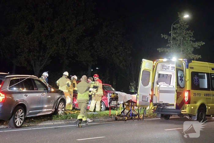 Brandweer bevrijdt persoon na botsing