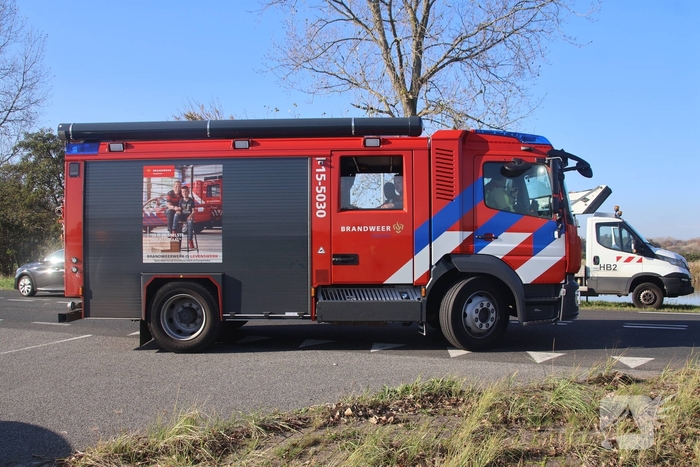 Persoon valt van scootmobiel en belandt in sloot