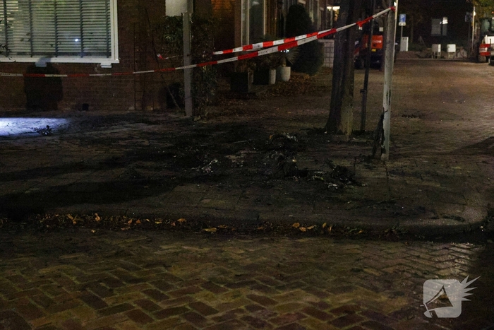 Auto volledig uitgebrand