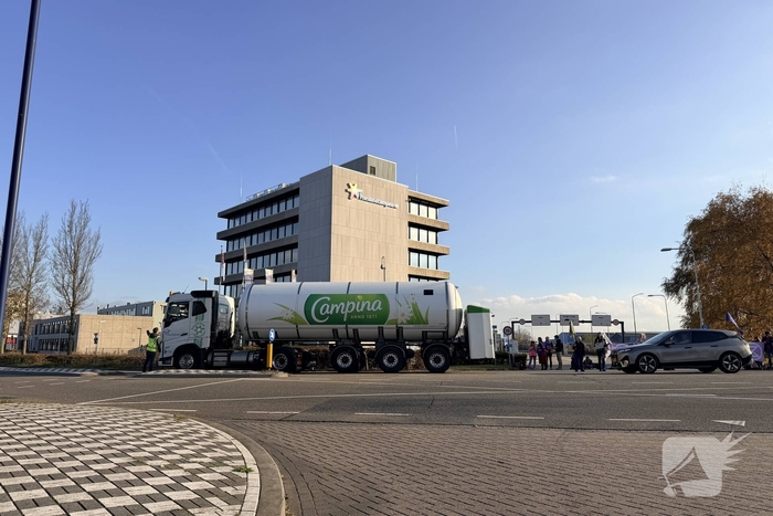 Demonstranten blokkeren toegang tot bedrijf