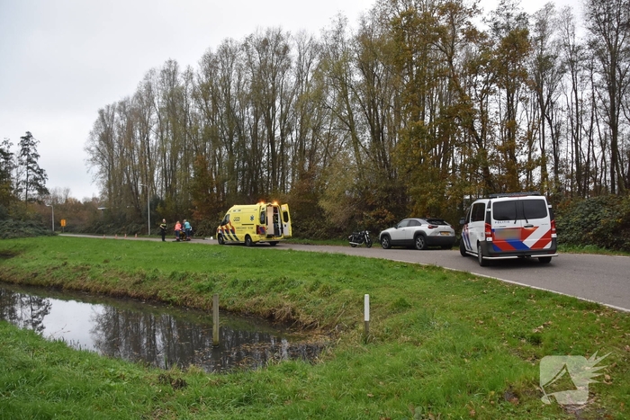 Bromfietser komt ten val