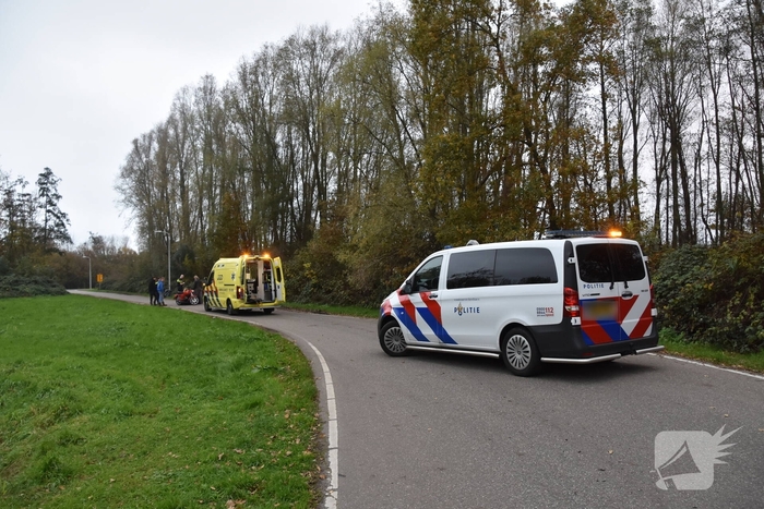 Bromfietser komt ten val