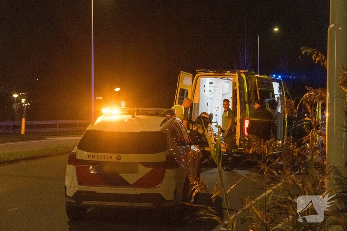 Dronken man valt met rolstoel en raakt gewond