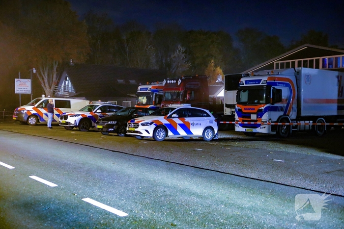 Explosie leidt tot brand op bedrijven terrein