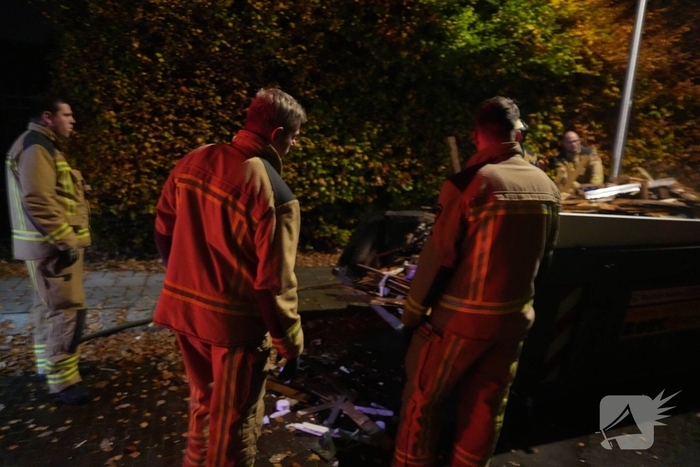 Containerbrand in de nacht onder controle