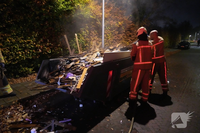 Containerbrand in de nacht onder controle