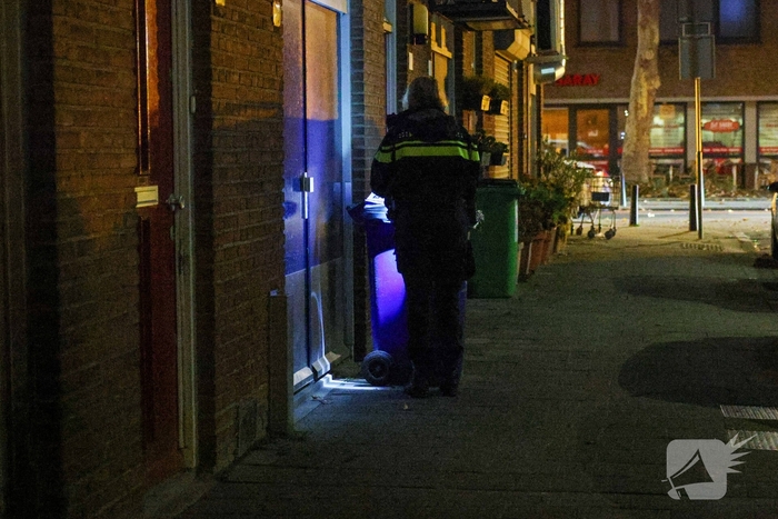 Onderzoek nadat explosie voordeur beschadigt