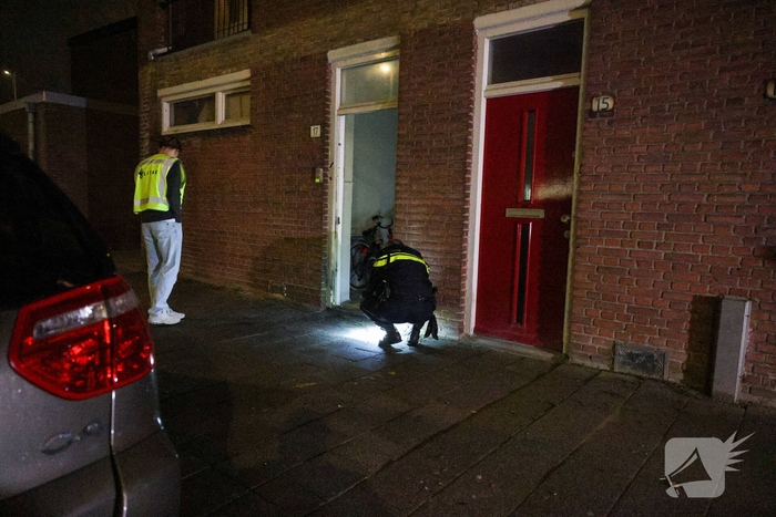 Onderzoek nadat explosie voordeur beschadigt
