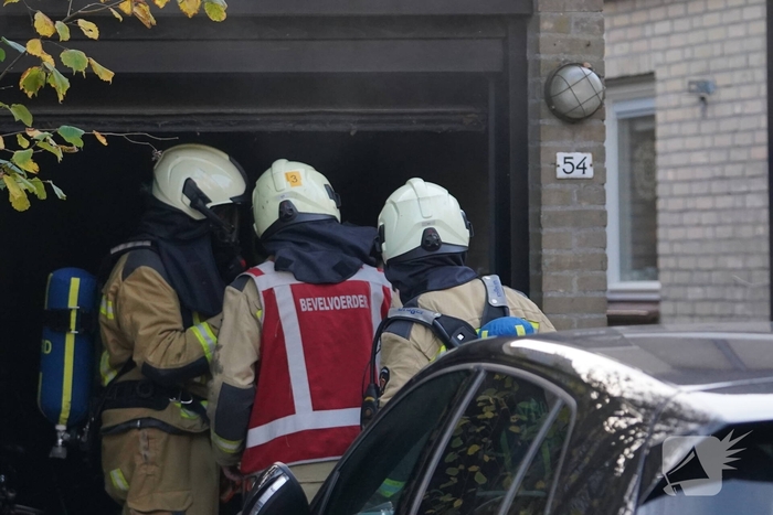 Brand in bijgebouw veroorzaakt rookontwikkeling