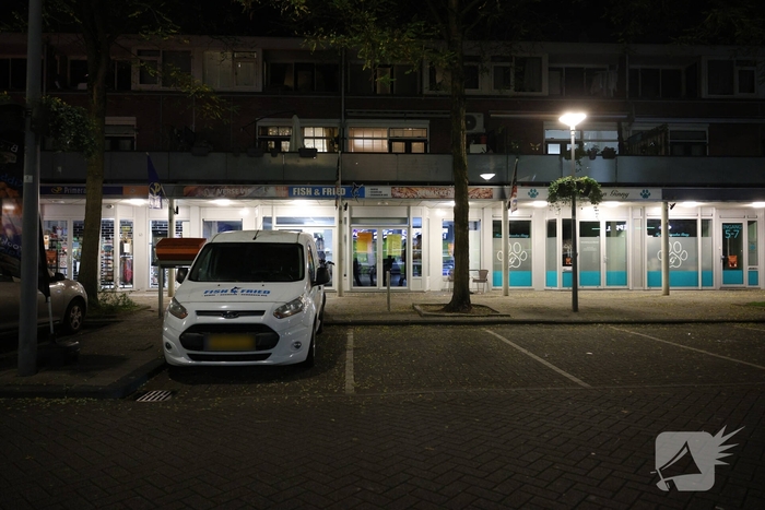 Vijf aanhoudingen en vondst van geld na drugsdeal