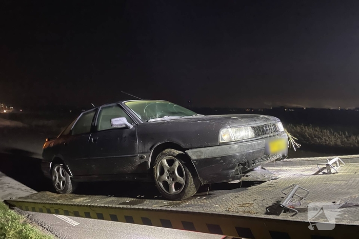 Voertuig belandt in sloot