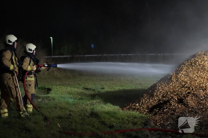 Buitenbrand in houtsnippers opnieuw gewekt