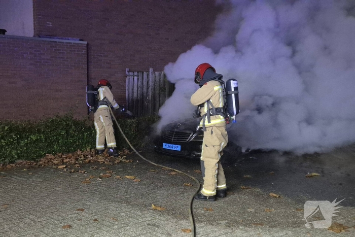 Politie onderzoekt oorzaak van autobrand