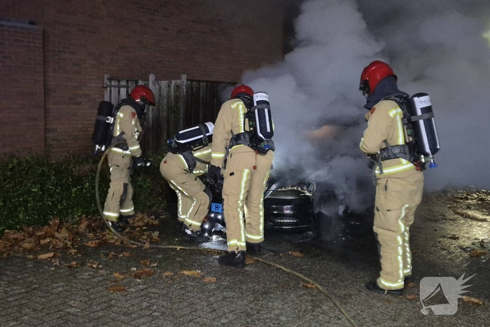 Politie onderzoekt oorzaak van autobrand