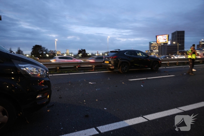 Zwaargewonden bij kettingbotsing op snelweg