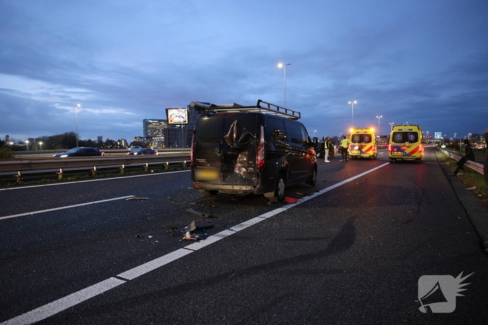 Zwaargewonden bij kettingbotsing op snelweg