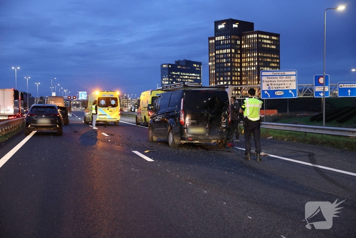 Zwaargewonden bij kettingbotsing op snelweg