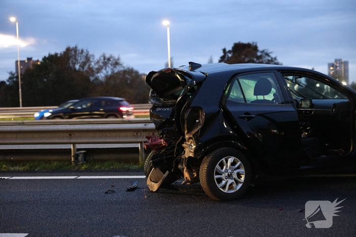 Zwaargewonden bij kettingbotsing op snelweg