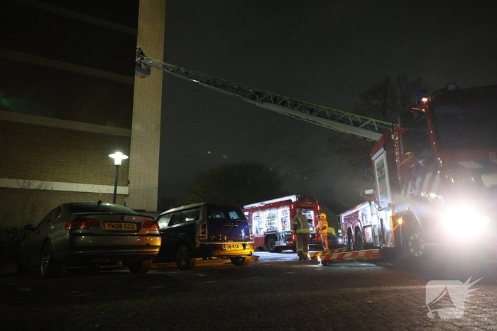 Woningbrand leidt tot ziekenhuisopname en politieonderzoek