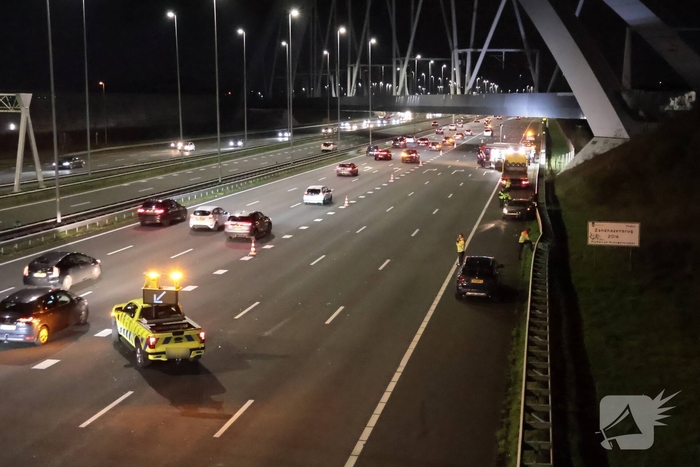 Botsing op snelweg leidt tot bevrijding van inzittende