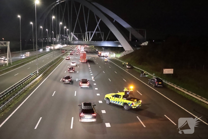 Botsing op snelweg leidt tot bevrijding van inzittende