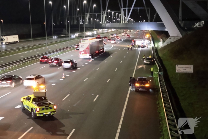 Botsing op snelweg leidt tot bevrijding van inzittende