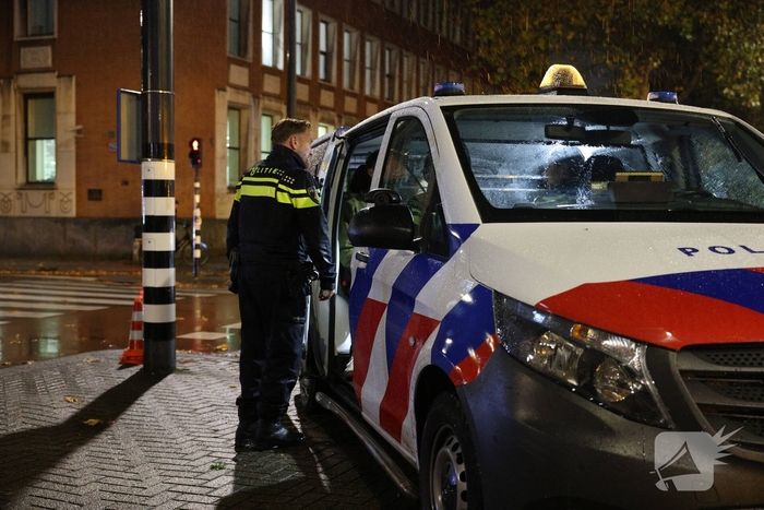 Scooter van Thuisbezorgd botst op auto
