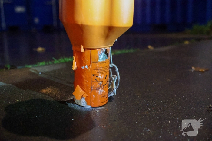 Woningbrand door noodsignaal met oranje rook