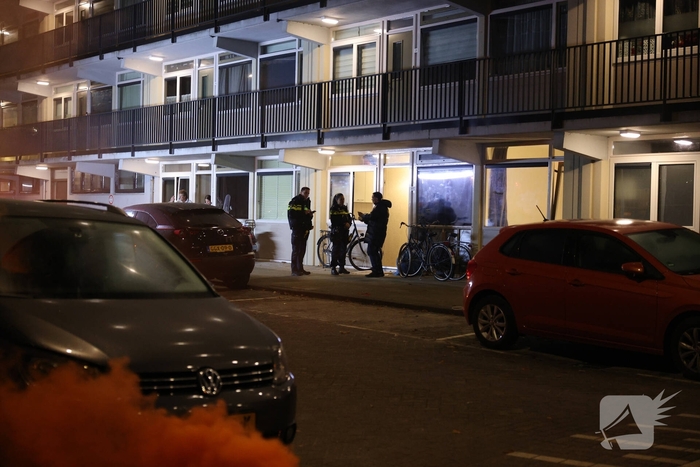 Woningbrand door noodsignaal met oranje rook