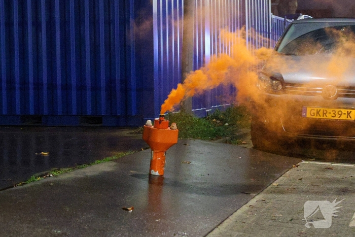 Woningbrand door noodsignaal met oranje rook