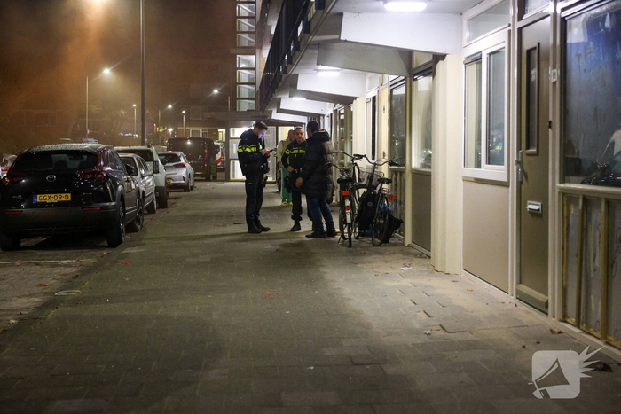 Woningbrand door noodsignaal met oranje rook