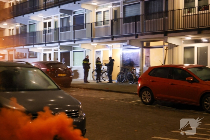 Woningbrand door noodsignaal met oranje rook