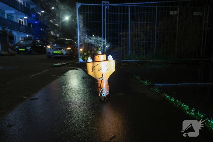 Woningbrand door noodsignaal met oranje rook