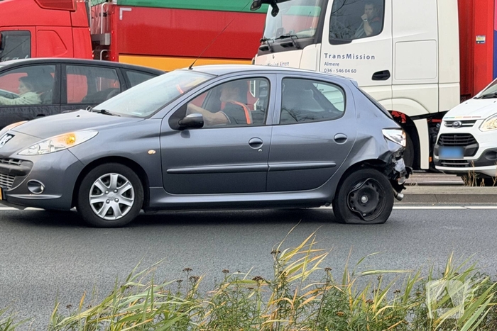 Ongeval leidt tot kopstaartaanrijding zonder gewonden
