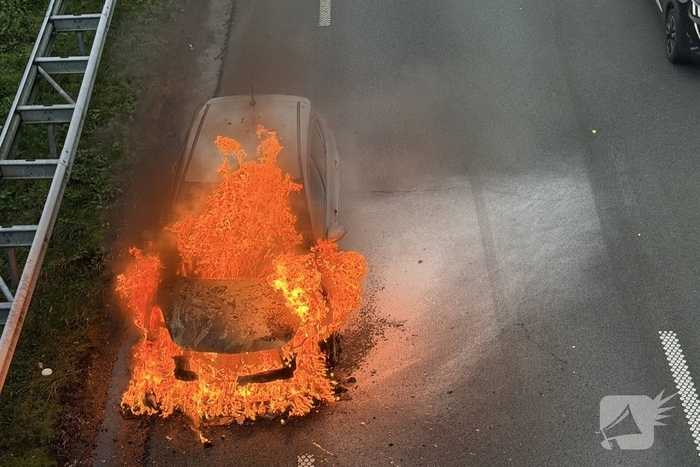 Auto in brand tijdens rit zonder gewonden