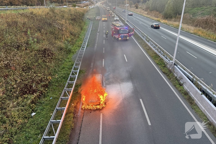Auto in brand tijdens rit zonder gewonden