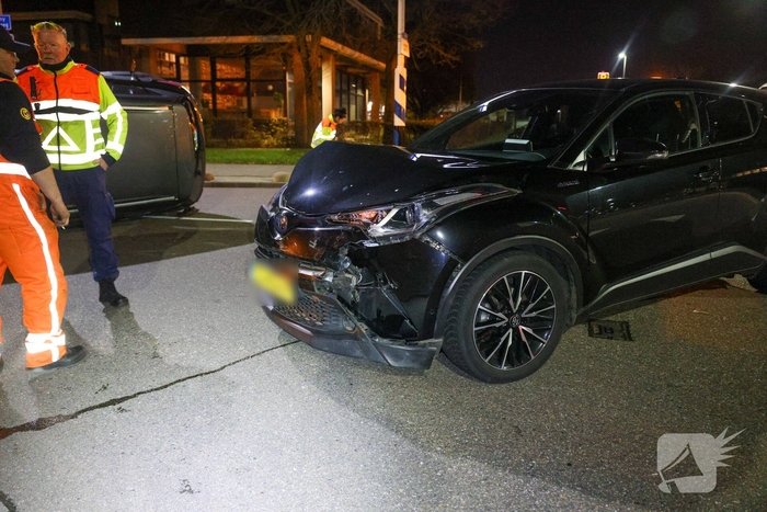 Forse aanrijding op drukke kruising