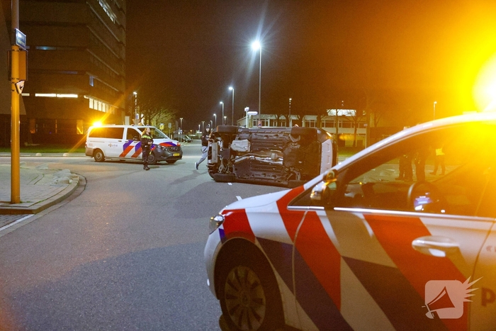 Forse aanrijding op drukke kruising