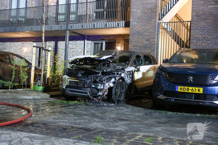 Auto volledig verwoest door brand