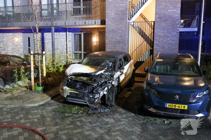 Auto volledig verwoest door brand