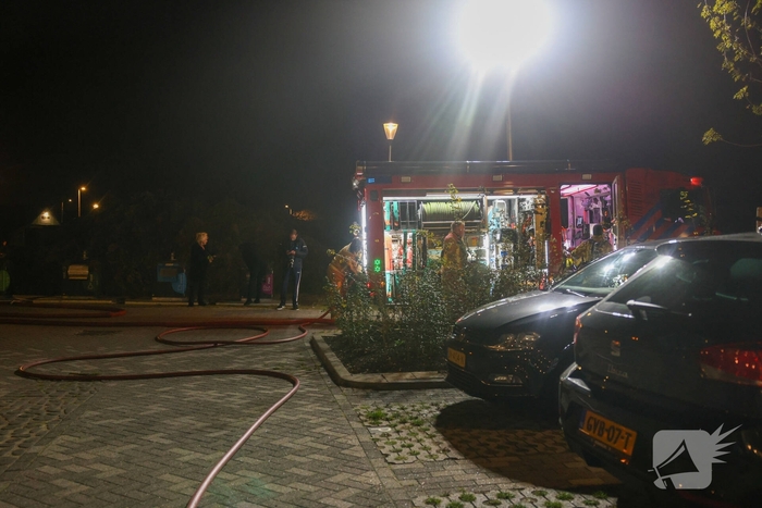 Scooterbestuurder vlucht na autobrand