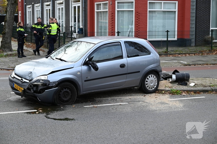 Lantaarnpaal zwaar beschadigd