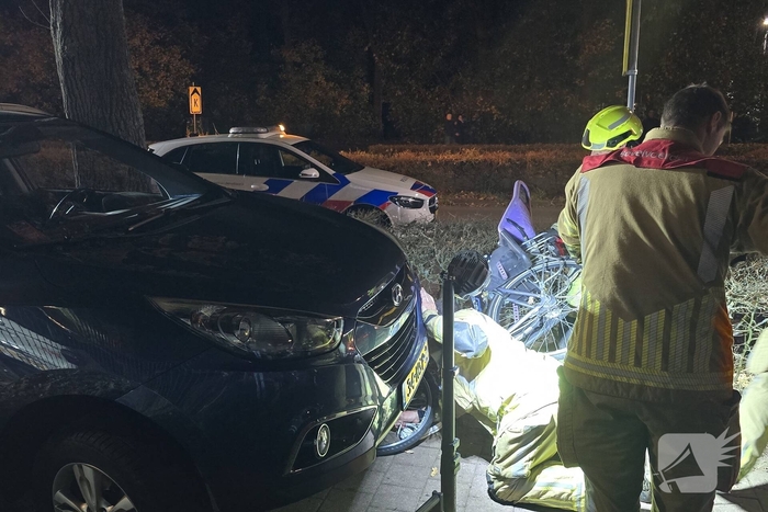 Automobilist rijdt fietser aan op fietspad