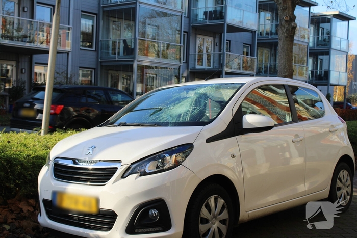 Schade aan voorruit na ongeval met fatbike en auto