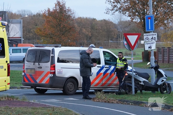 Botsing tussen auto en scooter leidt tot ongeval