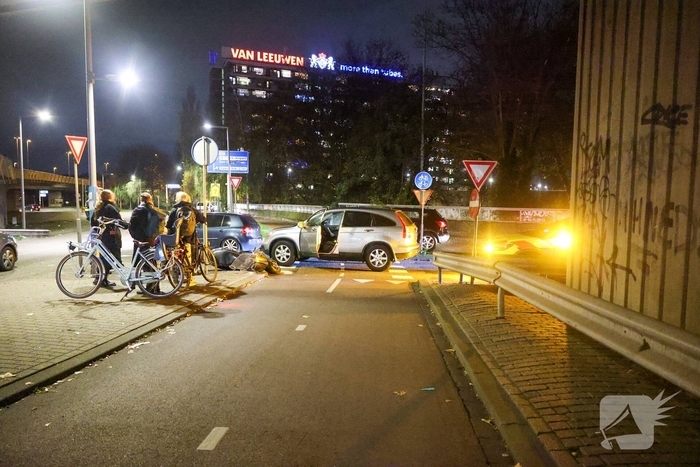 Bromfietser gewond na aanrijding op rotonde