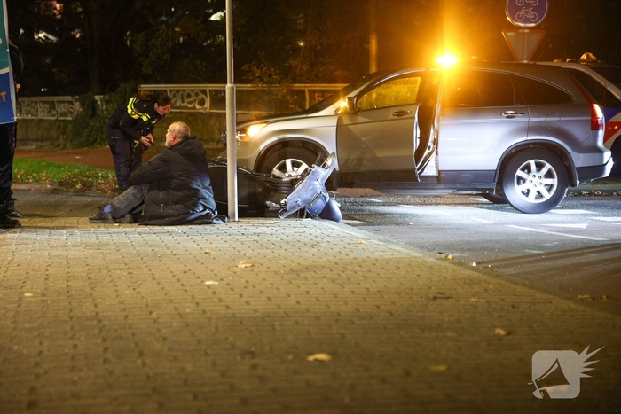 Bromfietser gewond na aanrijding op rotonde