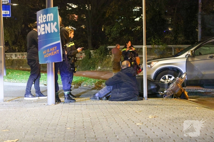 Bromfietser gewond na aanrijding op rotonde