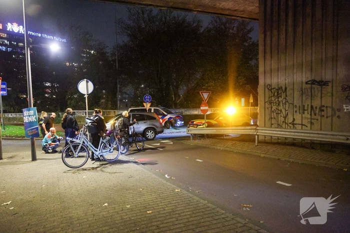 Bromfietser gewond na aanrijding op rotonde